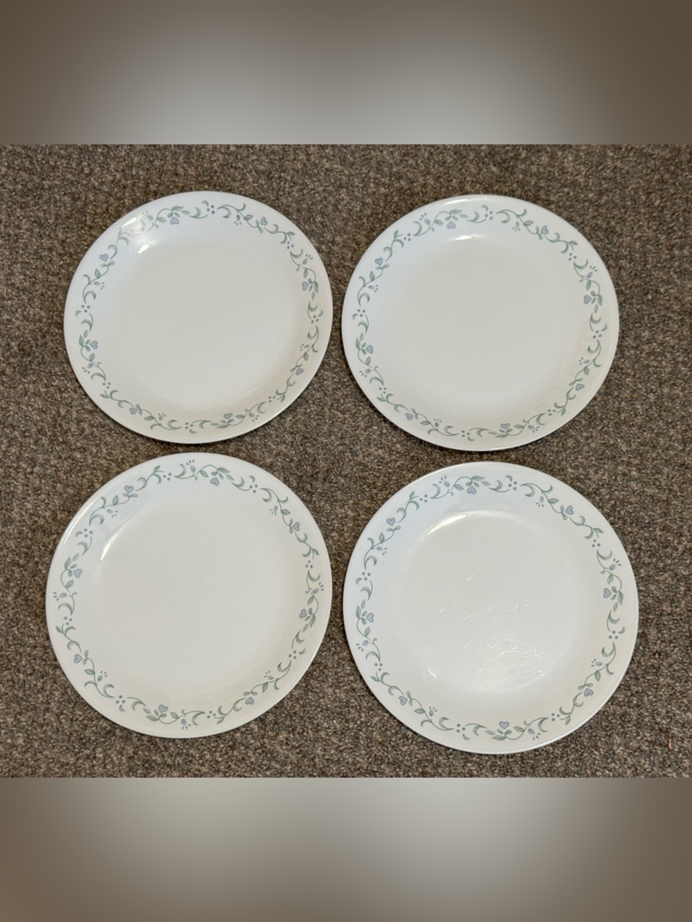 Set of 4 Corelle Country Cottage 10" Dinner Plates - Hearts and Vines